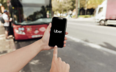 Leur chauffeur Uber les frappe et leur demande 1500€